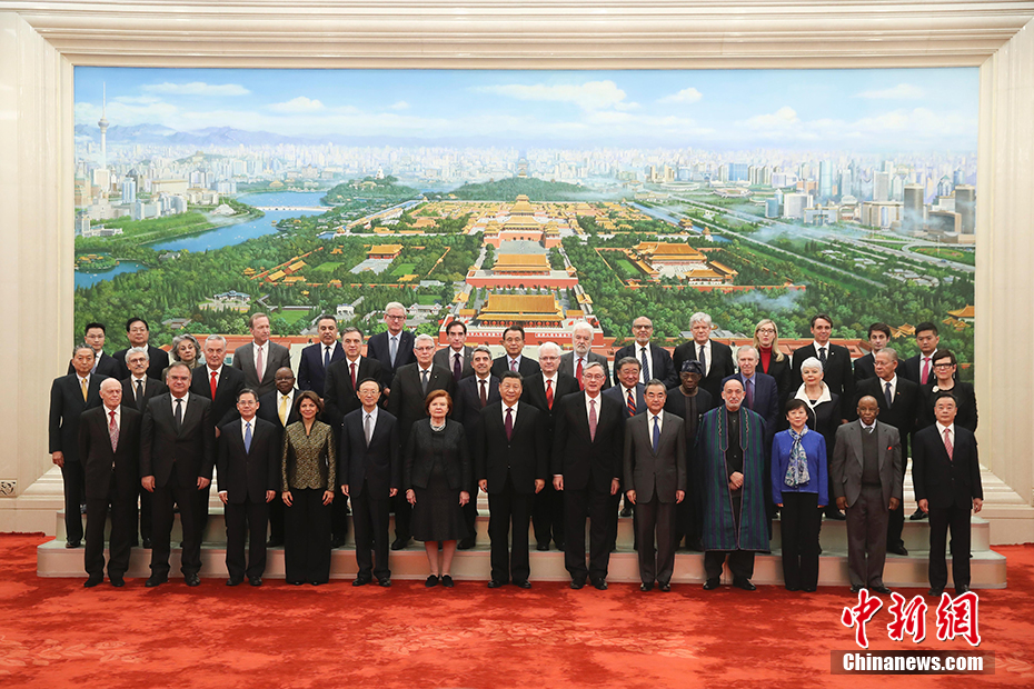 会见合影-1.jpg